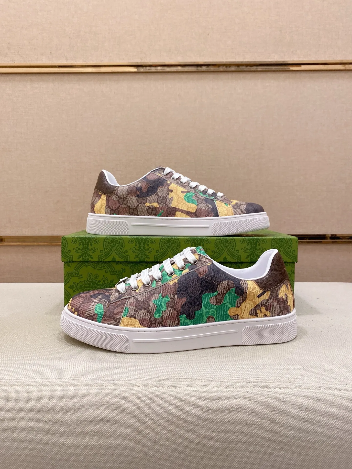 Ex-factory price 380💰【Gucci】Gucci men’s latest series of casual shoes! The official website is built 1:1. The upper is made of imported high-quality cowhide, and the lining is made of high-quality sheepskin, which is soft and comfortable. Picky selection of materials and exquisite workmanship give you the best enjoyment. Number of yards: 38-44 yards.